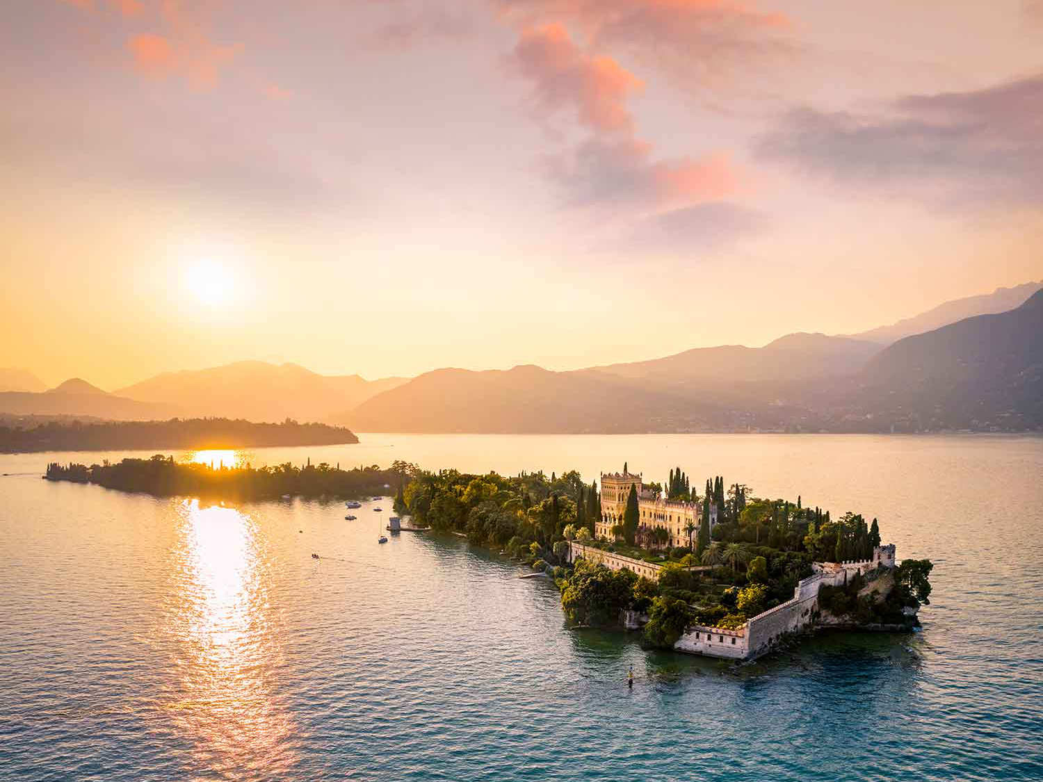 Isola del Garda al tramonto